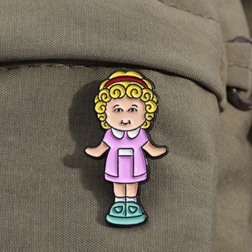 Blond Polly pocket enamel pin - Picture 2 of 5